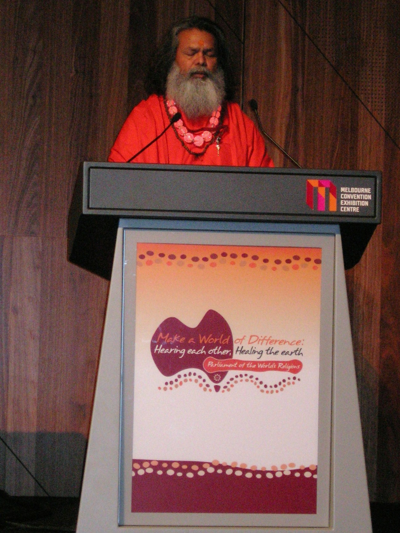 HH_Swamiji_Chants_Mantras_at_PWR_Melbourne_2009