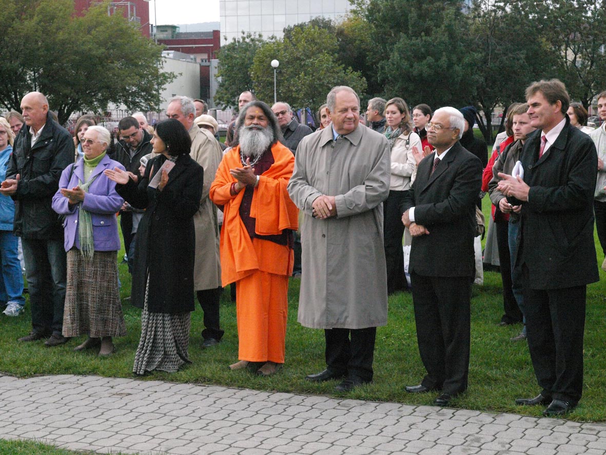 Bratislava_Peace_Tree_PA063399