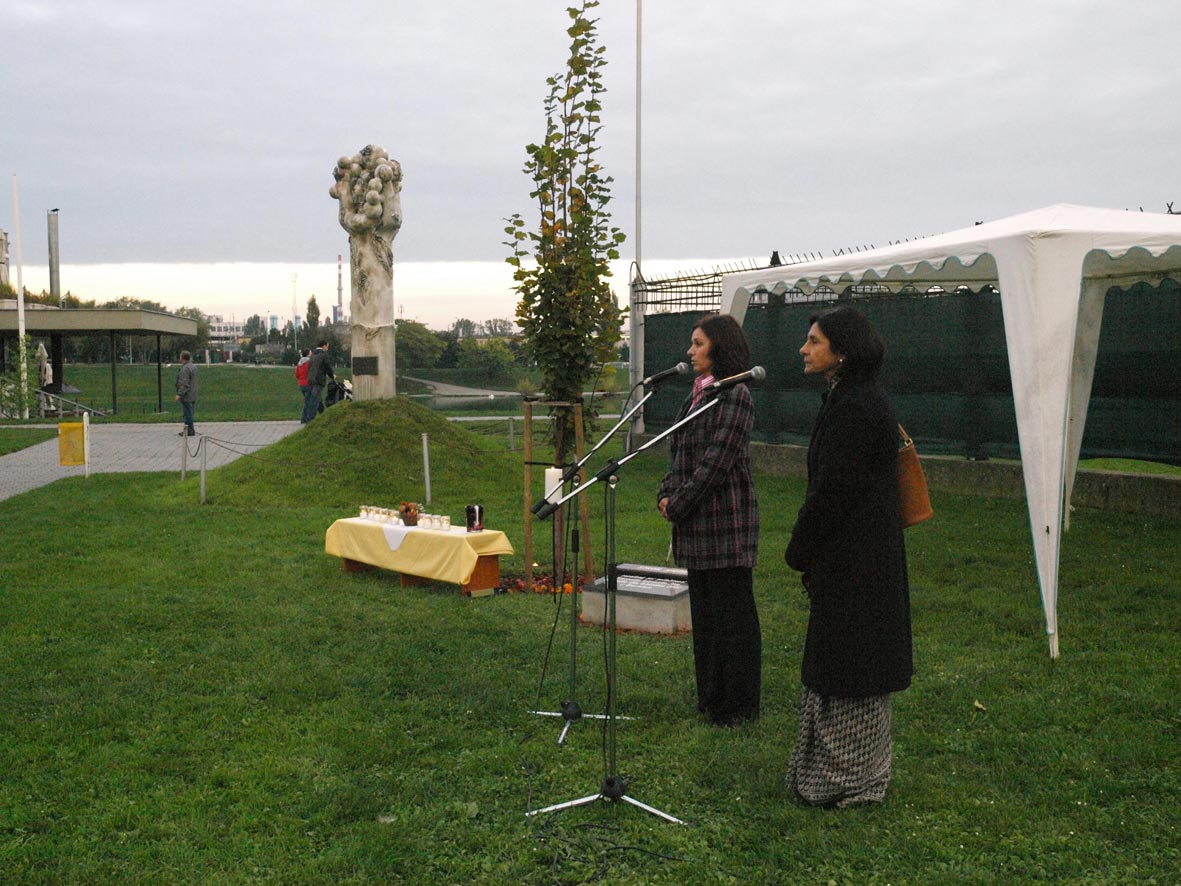 Bratislava_Peace_Tree_PA063479