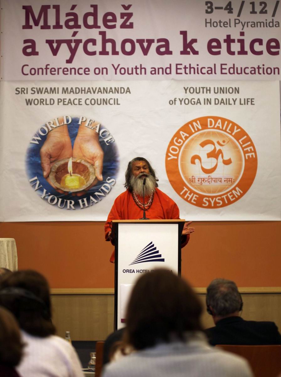 Swamiji_at_Youth_and_Ethics_Education_Conference