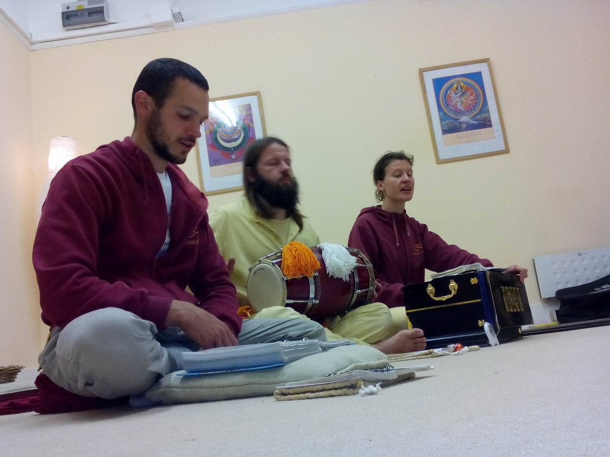 bhajan-anushtan-london 20150802 1