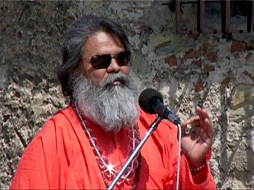 His Holiness Mahamandaleshwar Paramhans Swami Maheshwarananda during the speech