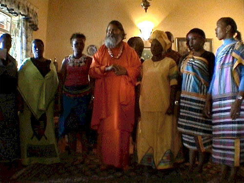 Swamiji with \'Mighty Voice Choir\'