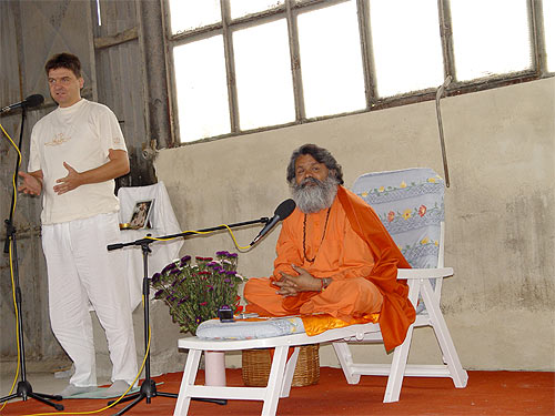 Swamiji\'s first program in existing Sangam Hall was the annual Fellowship meeting in august 2004