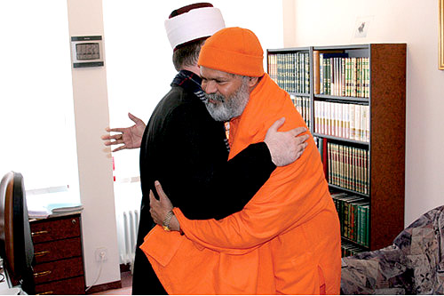 His Holiness Mahamandaleshwar Paramhans Swami Maheshwarananda with Slovenian Muslim leader Mufti Osman Djogic