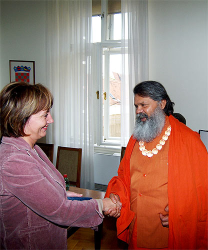 Reception in Croatian Parliament, His Holiness Swamiji with Parliament\'s Vice President, Mrs. Djurdja Adlesic