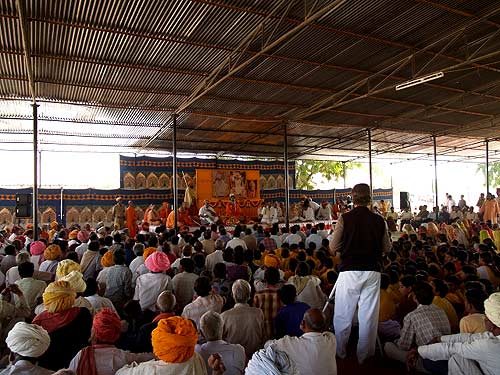 Satsang at Holy Guruji’s Samadhi on the evening of November 7th during Holy Guruji’s 2nd Mahasamadhi Ceremony