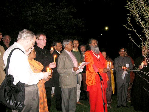 His Holiness Mahamandaleshwar Paramhans Swami Maheshwarananda and Dr. Bimal Kundu, Head of the Hindu temples in Vienna