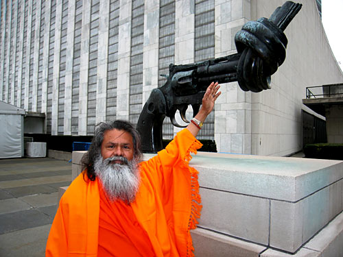 ny1His Holiness Swamiji at the UN HQ