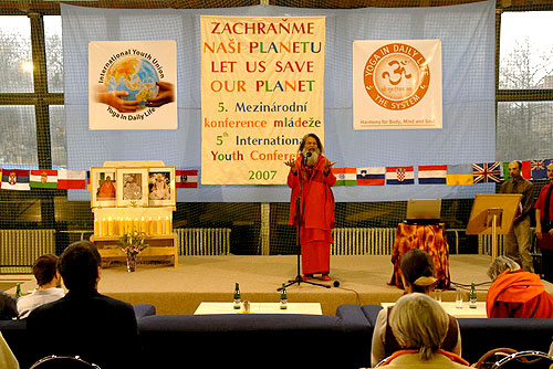 His Holiness Swamiji during the opening speech