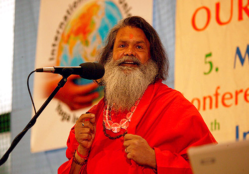 His Holiness Swamiji during the opening speech