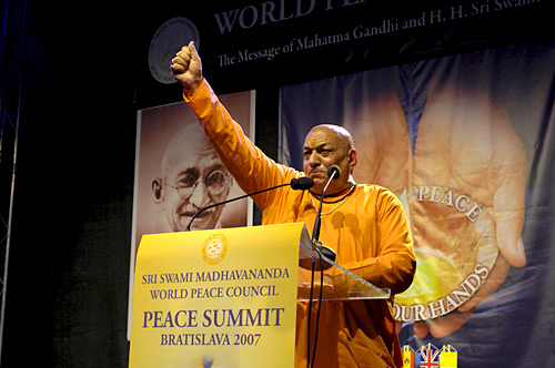 His Holiness Mahamandaleshwar Swami Niranjanandaji Maharaj