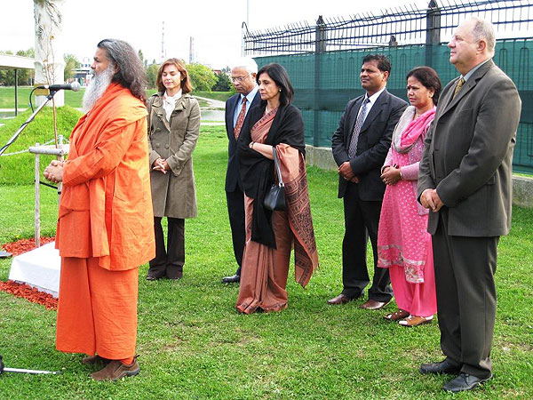 Inauguration of a memorial stone at the World Peace Tree, planted by His Holiness Swamiji one year ago at the occasion of the 7th World Peace Summit 